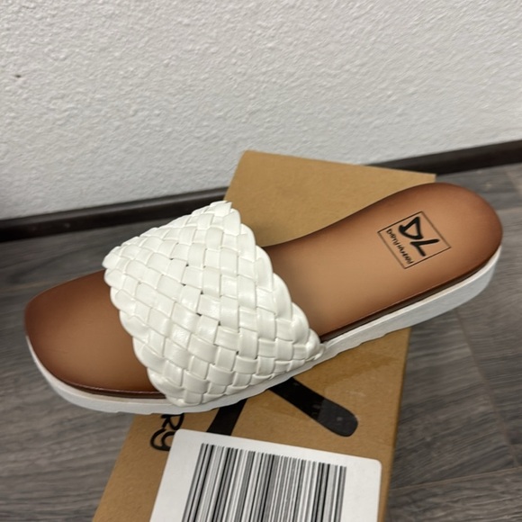 Dirty Laundry Enjoy It Slide Sandal - Picture 6 of 6